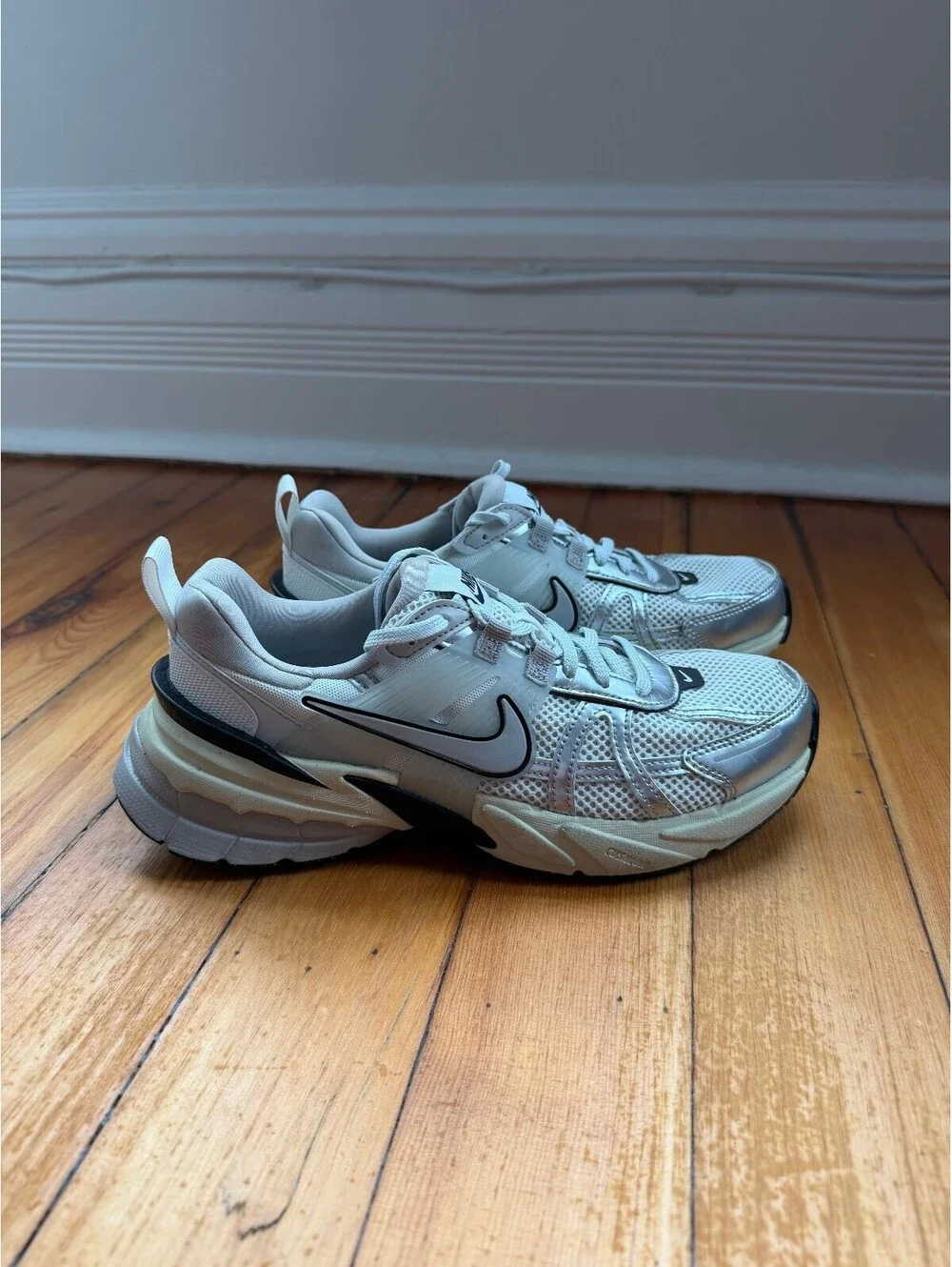 Nike women v2k
